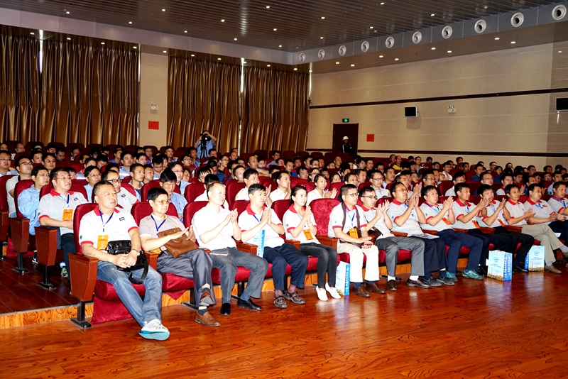 2016年中國(guó)技能大賽—河南省“萬(wàn)基杯”職業(yè)技能競(jìng)賽決賽開(kāi)幕式會(huì)場(chǎng)